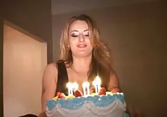 Mamá le enseñó a su hija porn clasico a desempeñar el papel de entrenadora física.