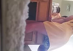 Conocí a una chica en la calle y la violé en el mejor porno clasico casa, en la cocina.