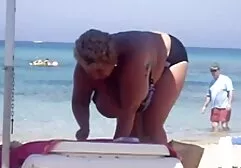 Carmen porno clasico español bebiendo desnudo.