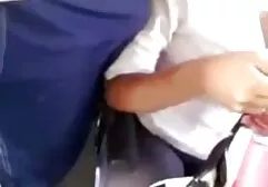 Mujer tiene un trío en la cocina. xxx taboo clasico