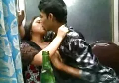 Los juguetes de las orquídeas porno clasico espanol son manejados por su padrastro.