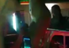 Carne de porno clasico de maduras vidrio Latina en perros en la sala de estar