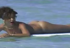 Una mujer atractiva sedujo video xxx clasico a su hija y tuvo relaciones sexuales con su coño peludo.