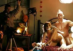 Mamá, porno clasico hd ella maneja fácilmente una gran erección en el grupo.
