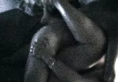 La señora se sumergió en el agua para hacer porno clasico hd su coño