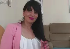 Trío jugando clasicos del porno español amigo