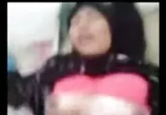 La mujer encadenó porno gratis clasico al chico a la cama y se sentó con la cara en el Orinal.