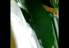 Mamá con un pie de niño. porno español clasico