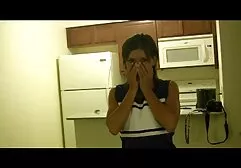Afeitado, afeitado, hermoso, rubio, Castor, con los brazos porno clasico en castellano extendidos en casa.